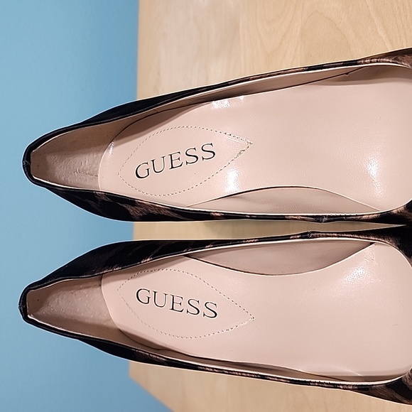 GUESS Satin Leopard Pumps, Size 7M - Picture 7 of 9